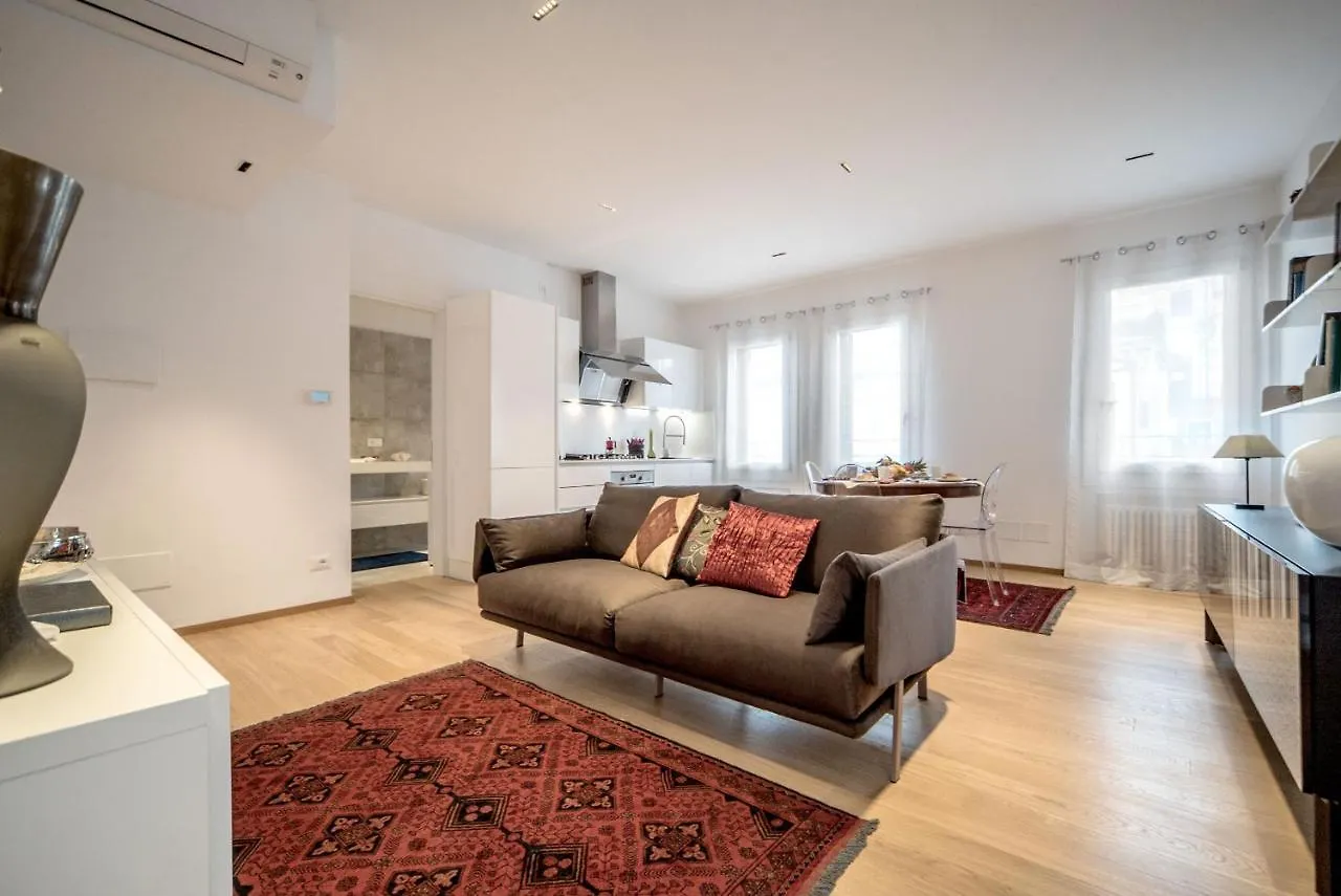 Contacts de Apt. Venice Modern Style